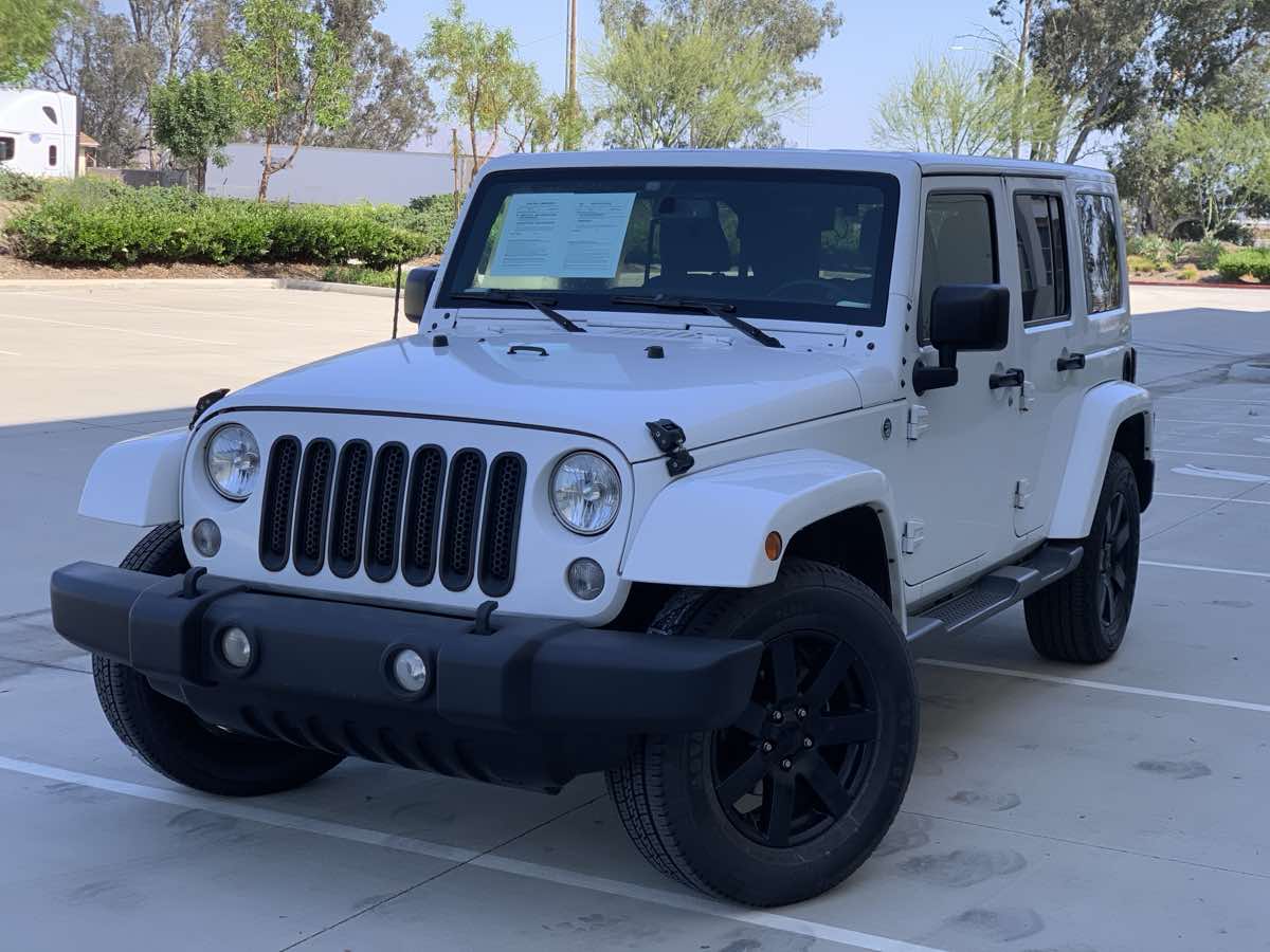 2015 Jeep Wrangler Unlimited Sahara photo 3