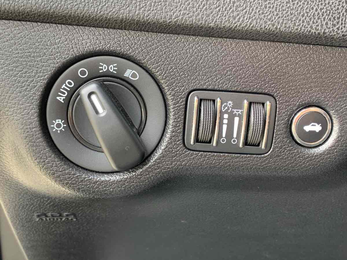 2021 Dodge Charger SXT photo 12