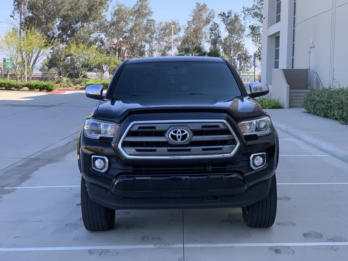 2016 Toyota Tacoma Limited photo 2
