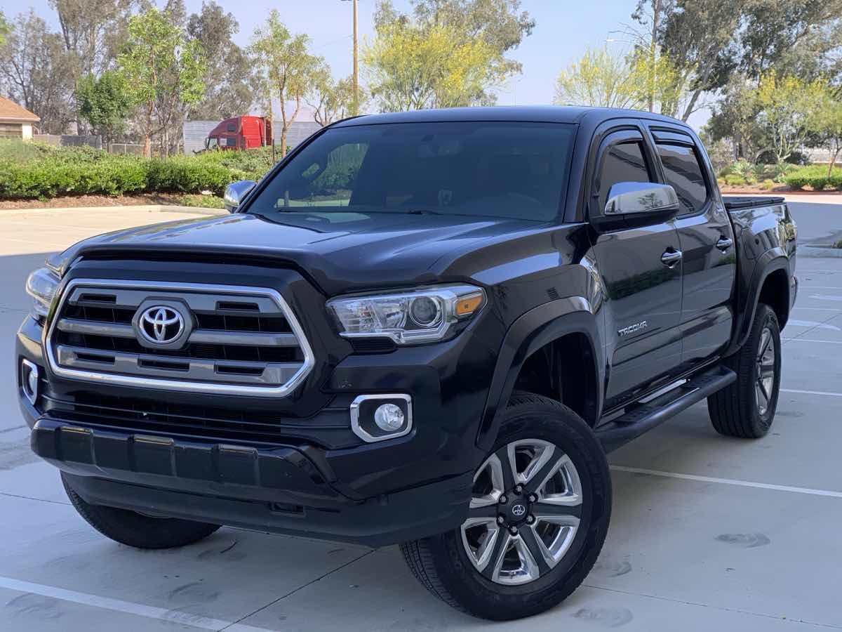 2016 Toyota Tacoma Limited photo 3