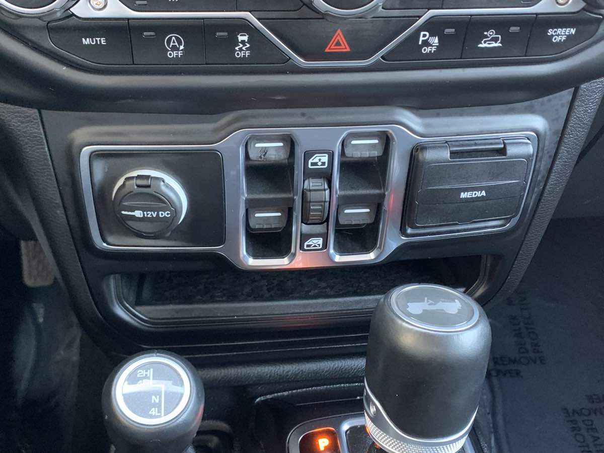 2021 Jeep Wrangler Unlimited Sahara Altitude photo 18