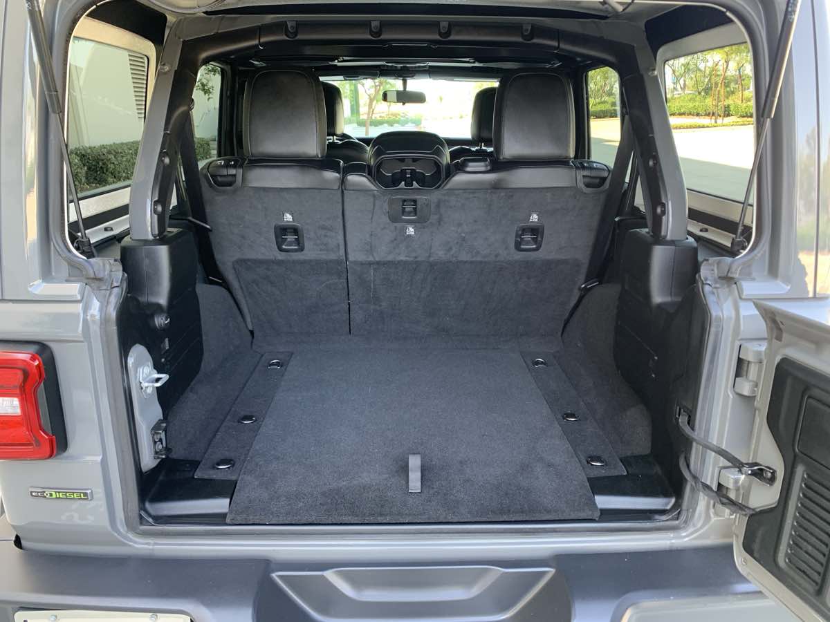 2021 Jeep Wrangler Unlimited Sahara Altitude photo 24