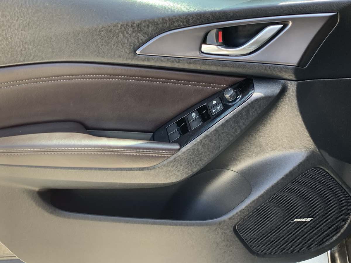 2018 Mazda Mazda3 Grand Touring photo 10