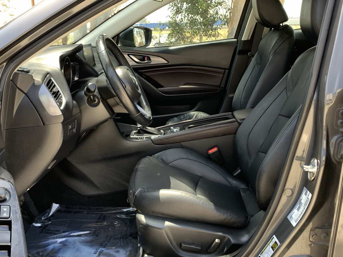 2018 Mazda Mazda3 Grand Touring photo 11