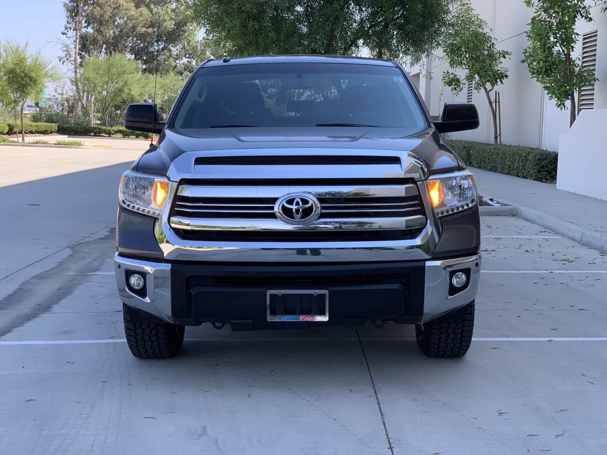 2016 Toyota Tundra SR5 photo 2
