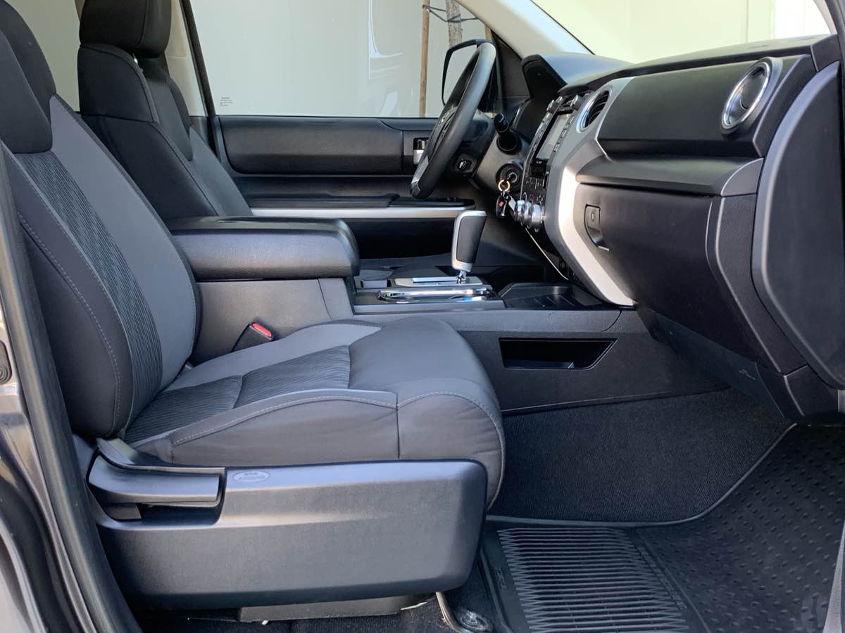 2016 Toyota Tundra SR5 photo 25