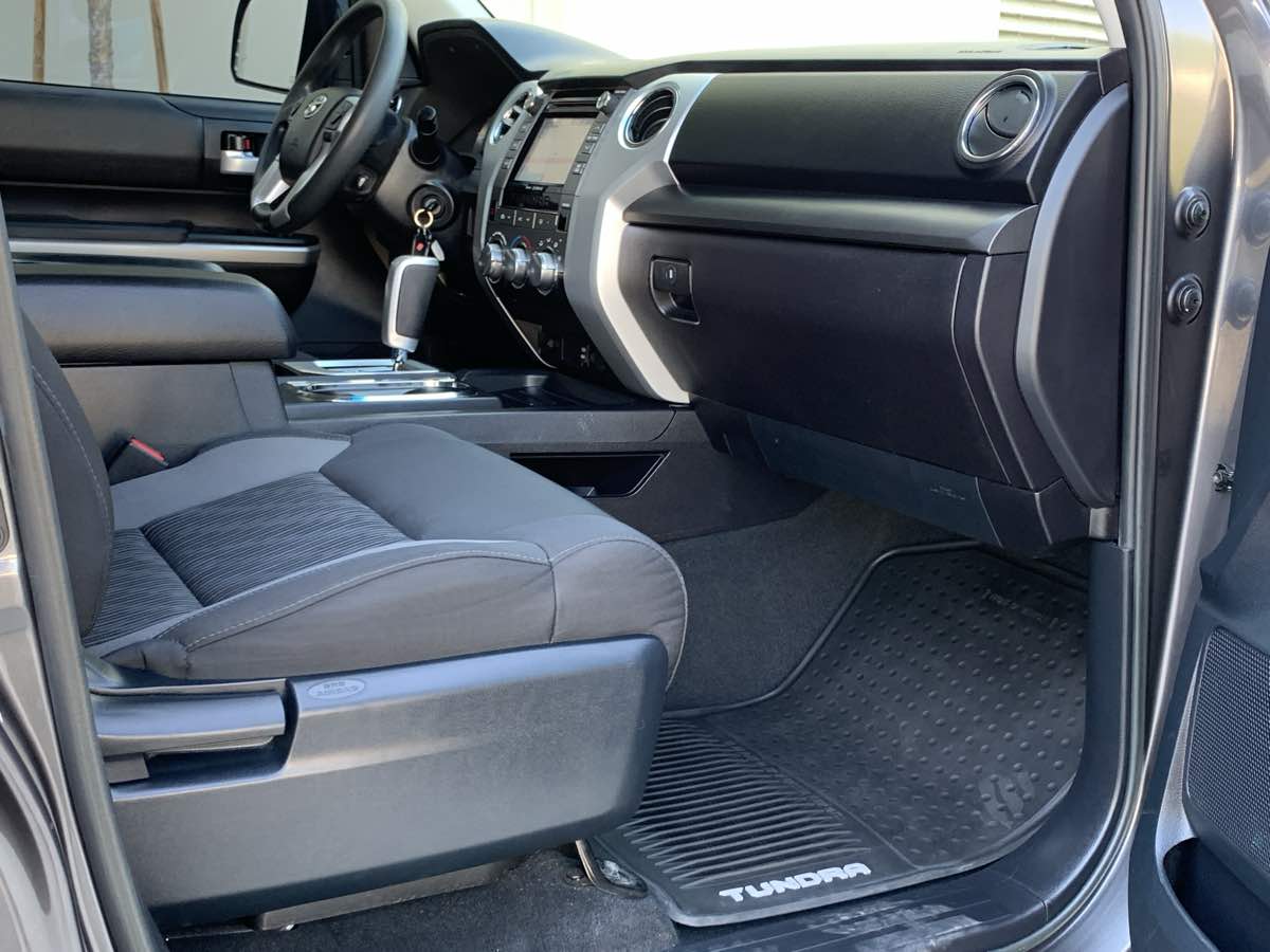 2016 Toyota Tundra SR5 photo 26
