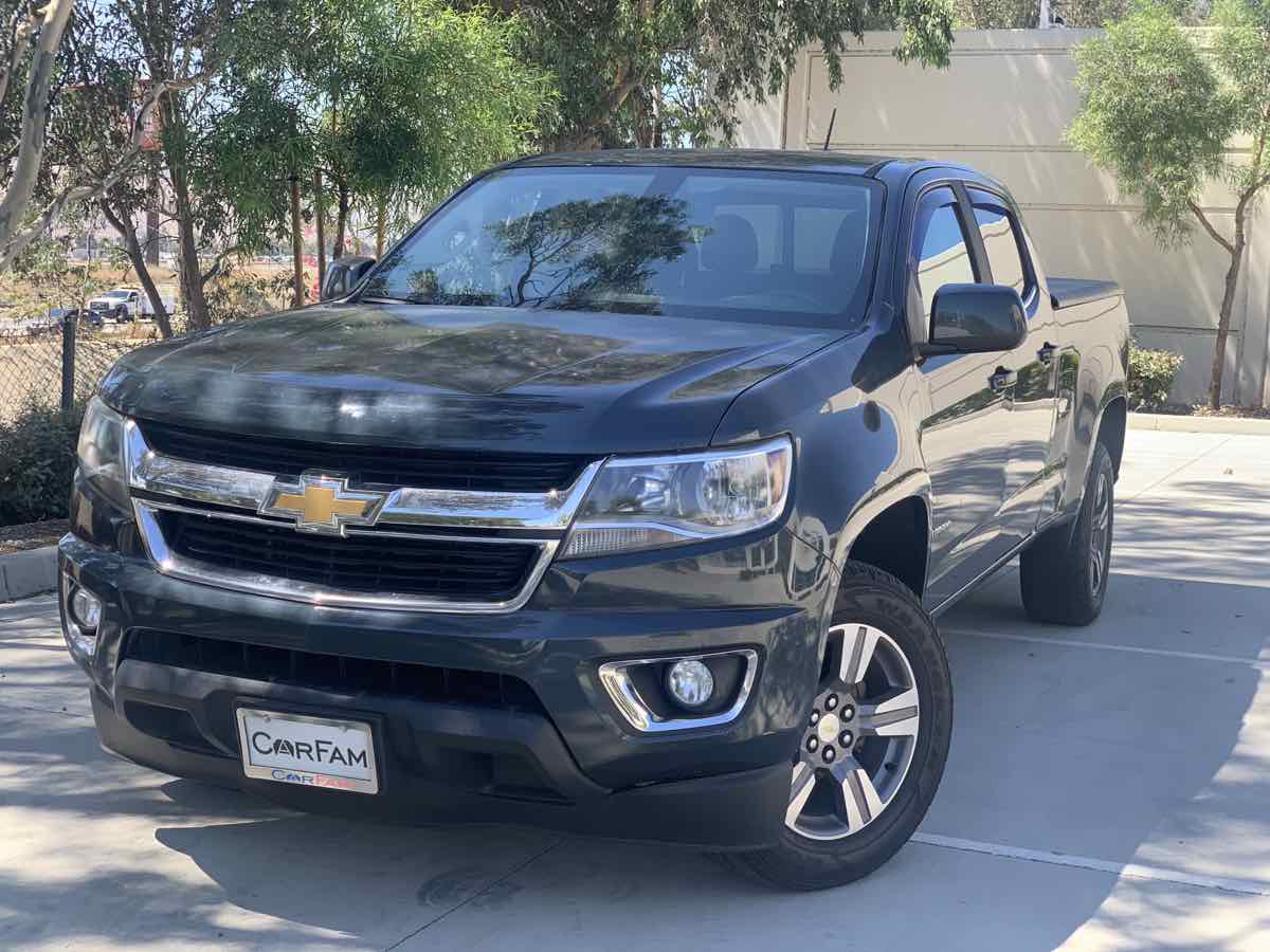 2017 Chevrolet Colorado LT photo 2