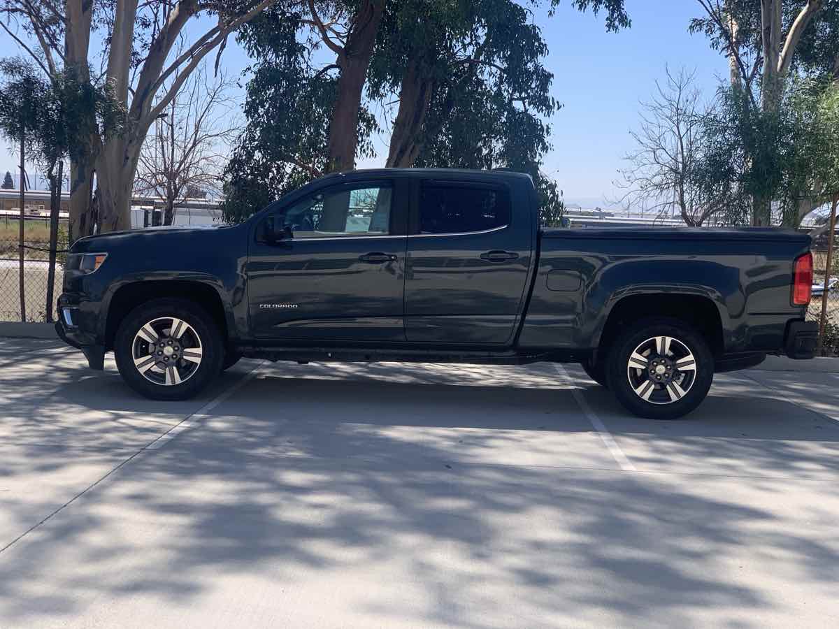 2017 Chevrolet Colorado LT photo 3