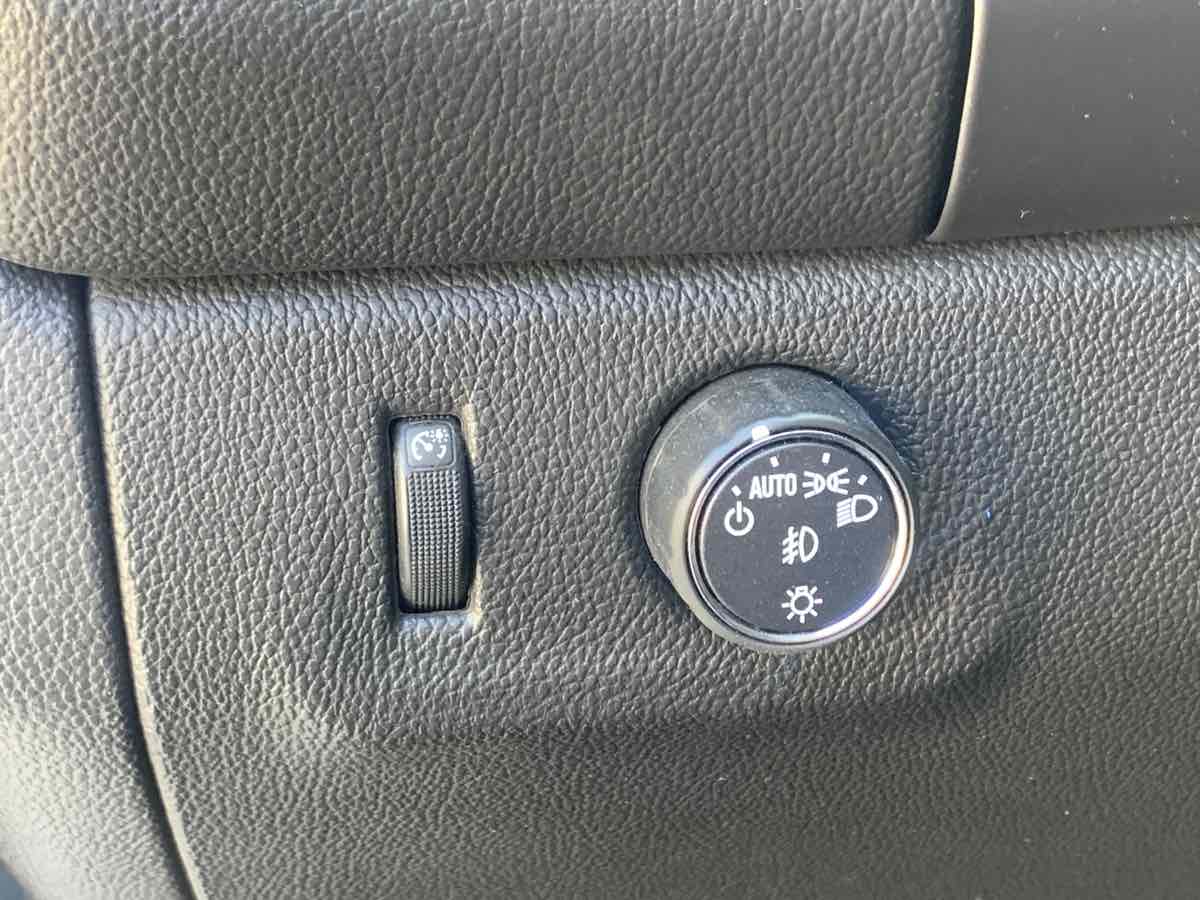 2017 Chevrolet Colorado LT photo 14