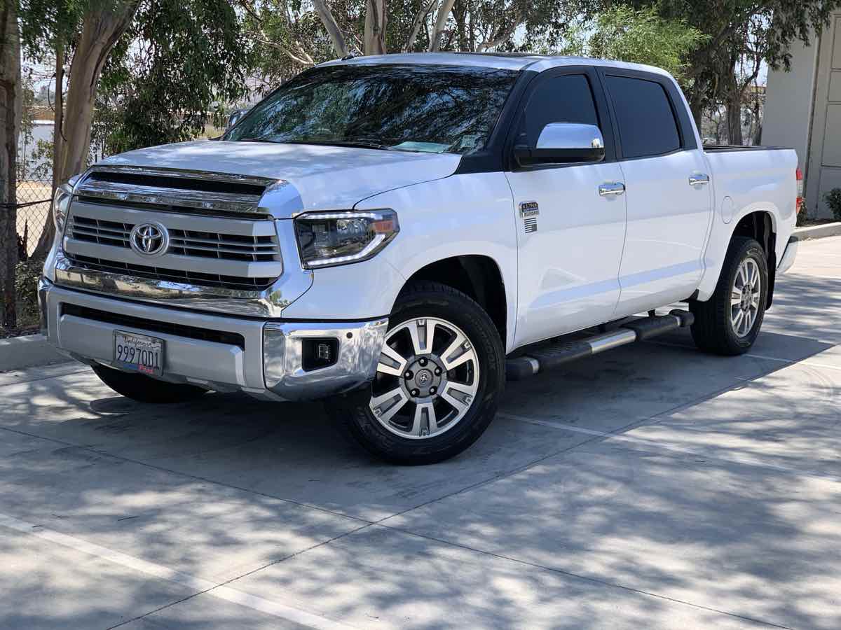 2015 Toyota Tundra Platinum Grade photo 2