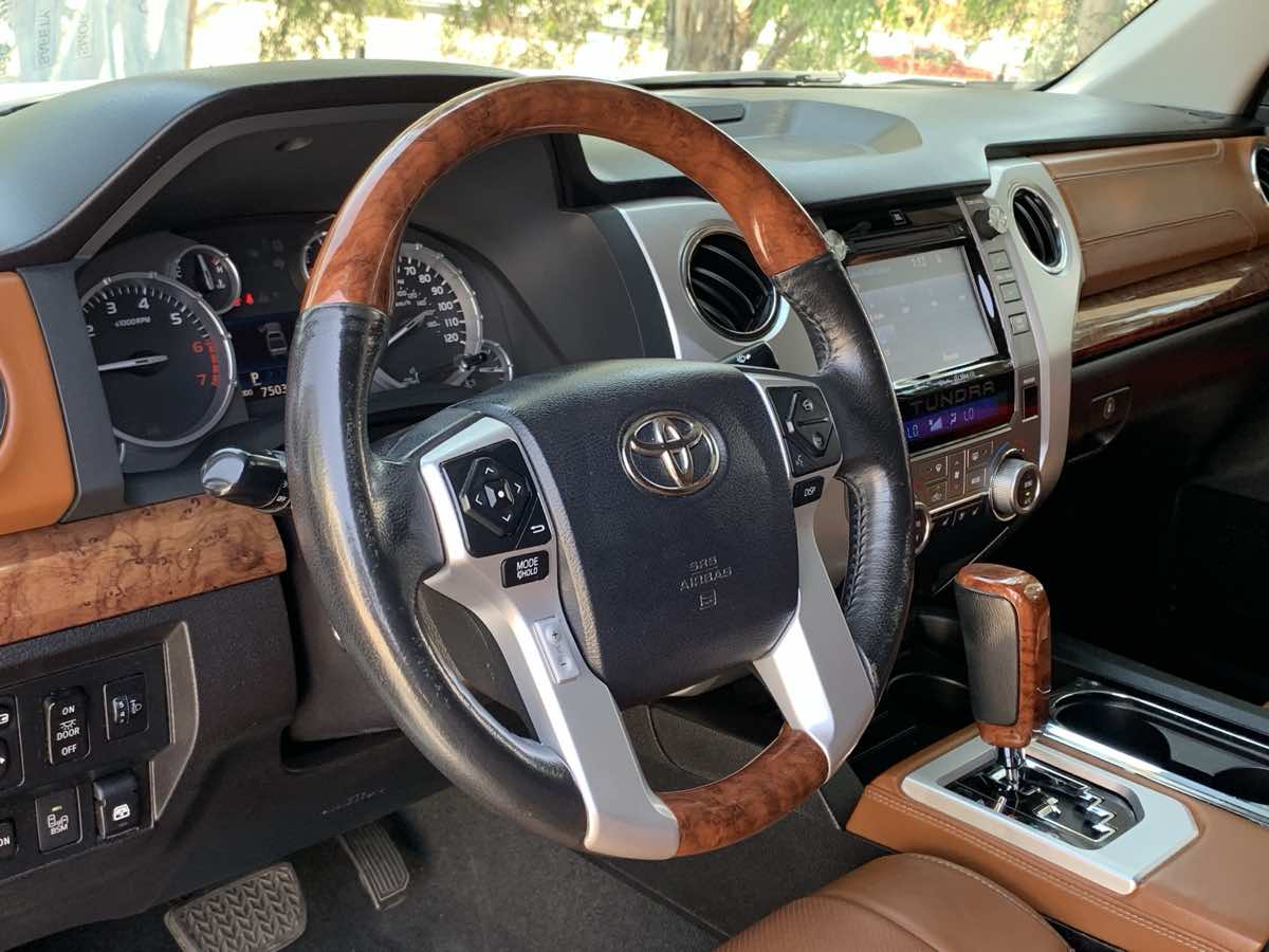 2015 Toyota Tundra Platinum Grade photo 11