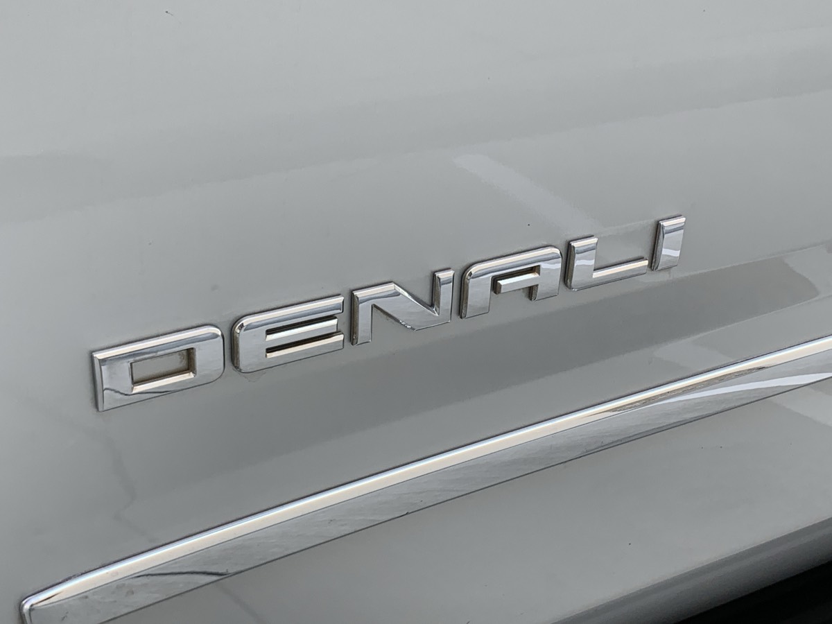 2020 GMC Yukon XL Denali - Photo 8