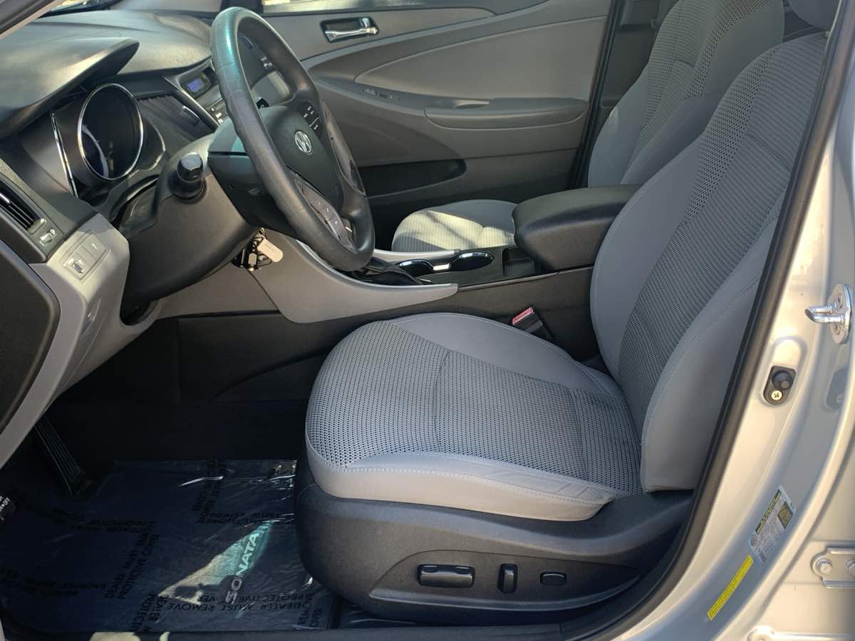 2011 Hyundai Sonata GLS photo 11