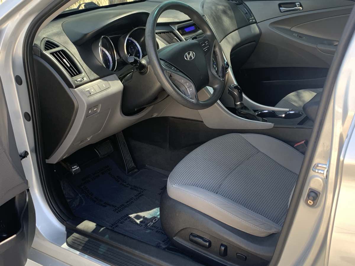 2011 Hyundai Sonata GLS photo 12