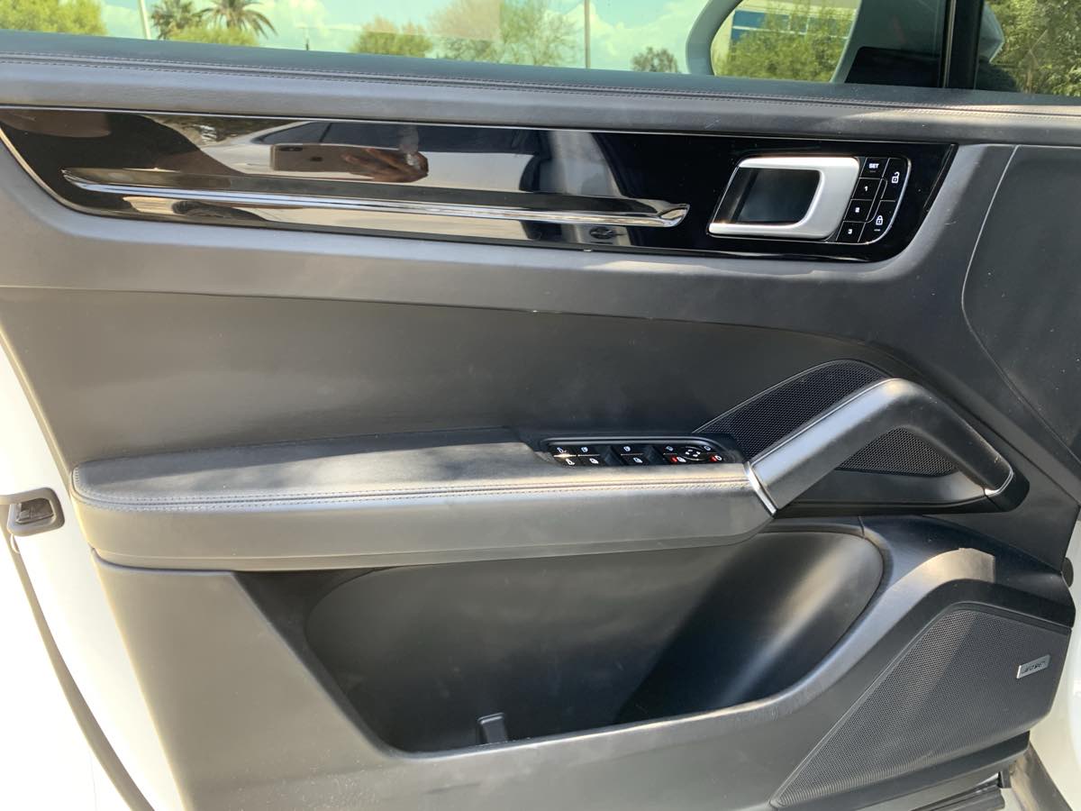 2020 Porsche Cayenne Coupe photo 9