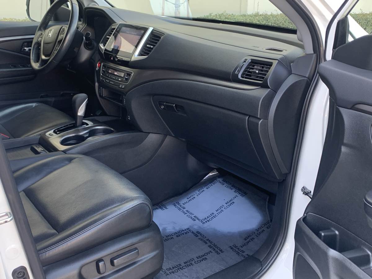 2017 Honda Ridgeline RTL-T photo 31