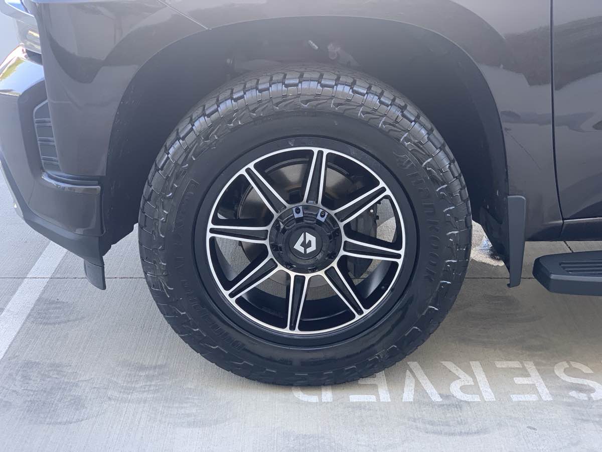 2019 Chevrolet Silverado 1500 High Country photo 8