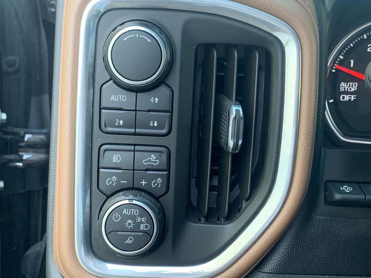 2019 Chevrolet Silverado 1500 High Country photo 13