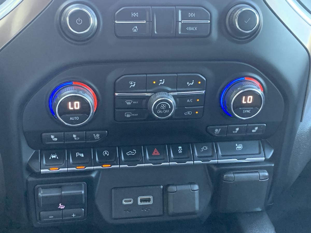 2019 Chevrolet Silverado 1500 High Country photo 18