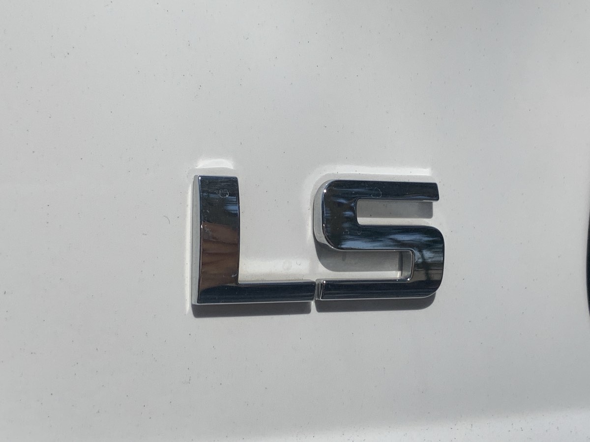 2015 Chevrolet Suburban LS photo 6