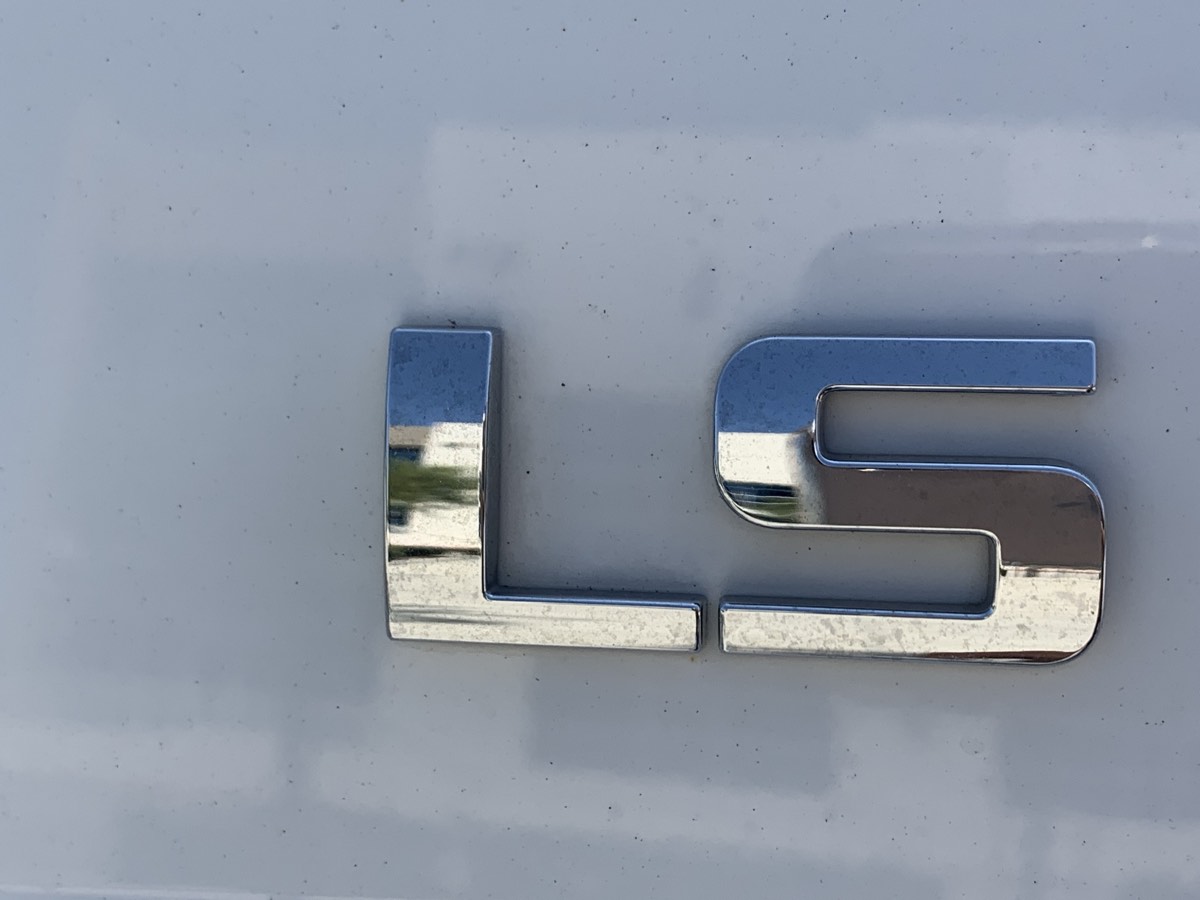 2015 Chevrolet Suburban LS photo 9