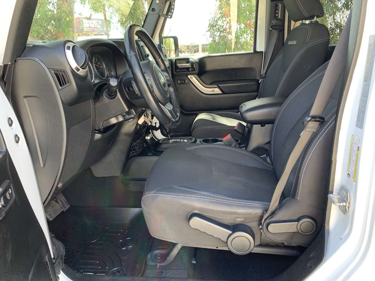 2018 Jeep Wrangler Unlimited Sahara photo 9