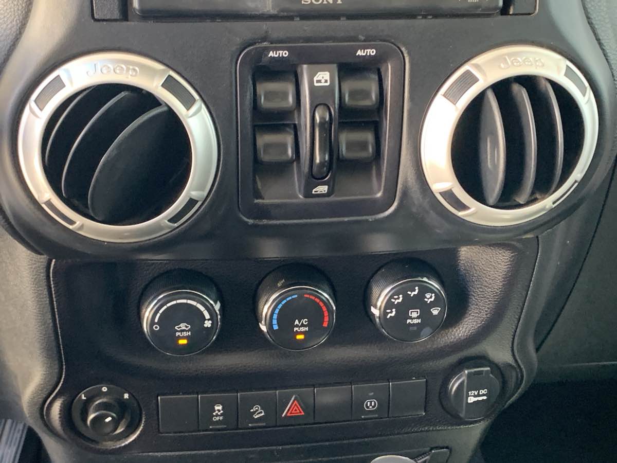 2018 Jeep Wrangler Unlimited Sahara photo 15