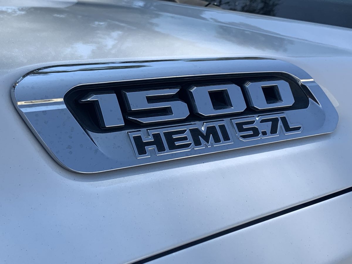 2019 Ram 1500 Laramie photo 12