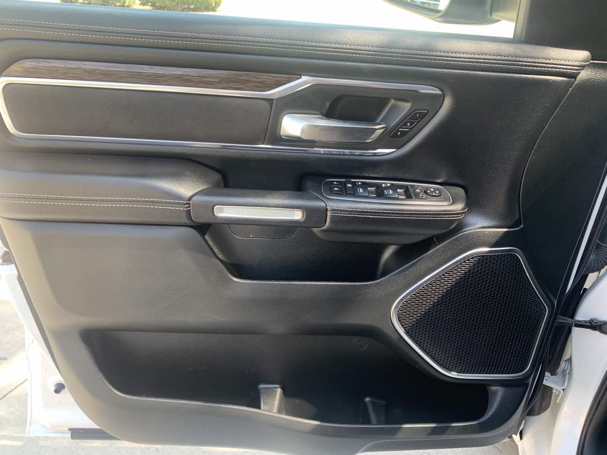 2019 Ram 1500 Laramie photo 15