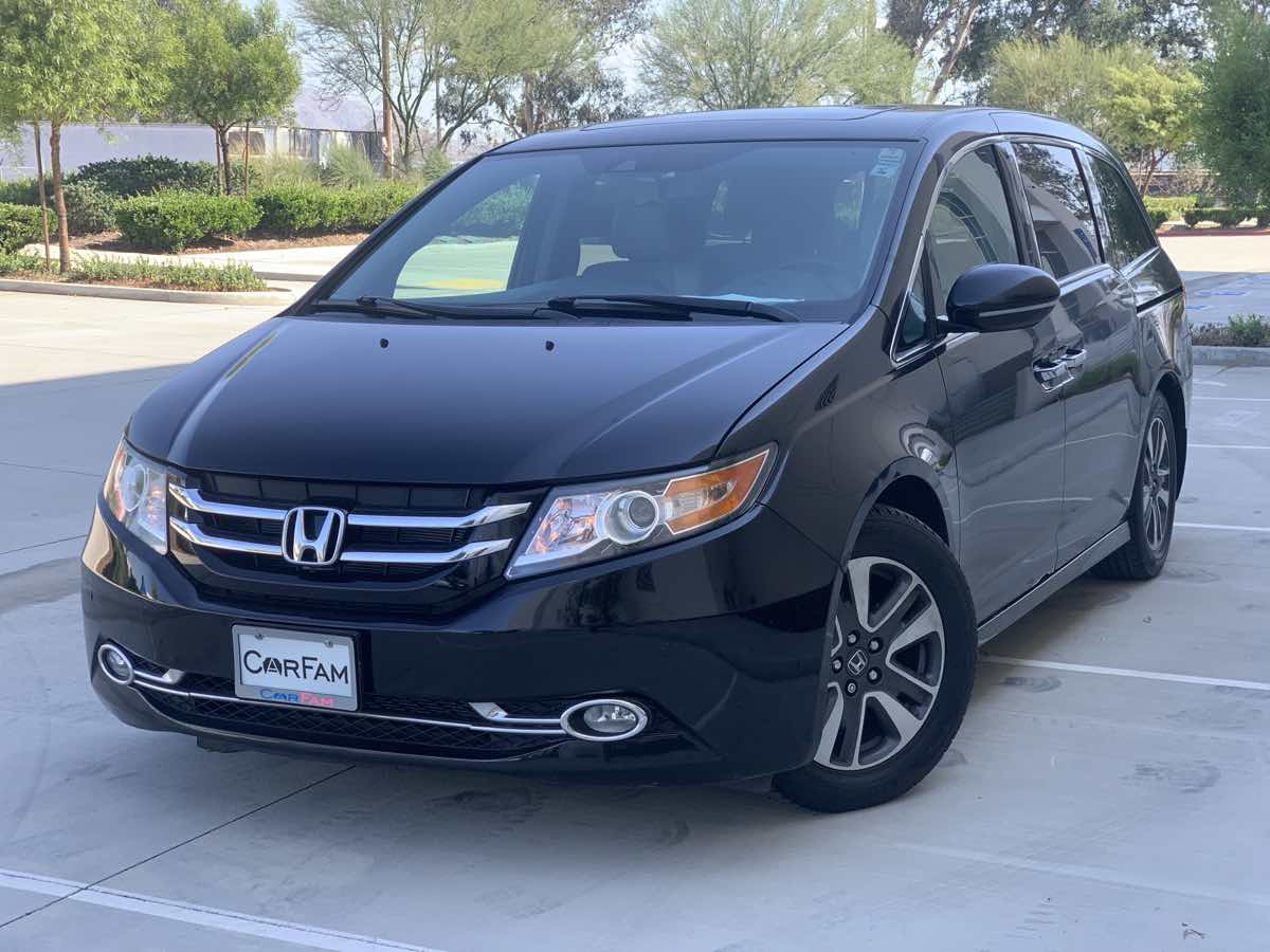 2014 Honda Odyssey Touring photo 3
