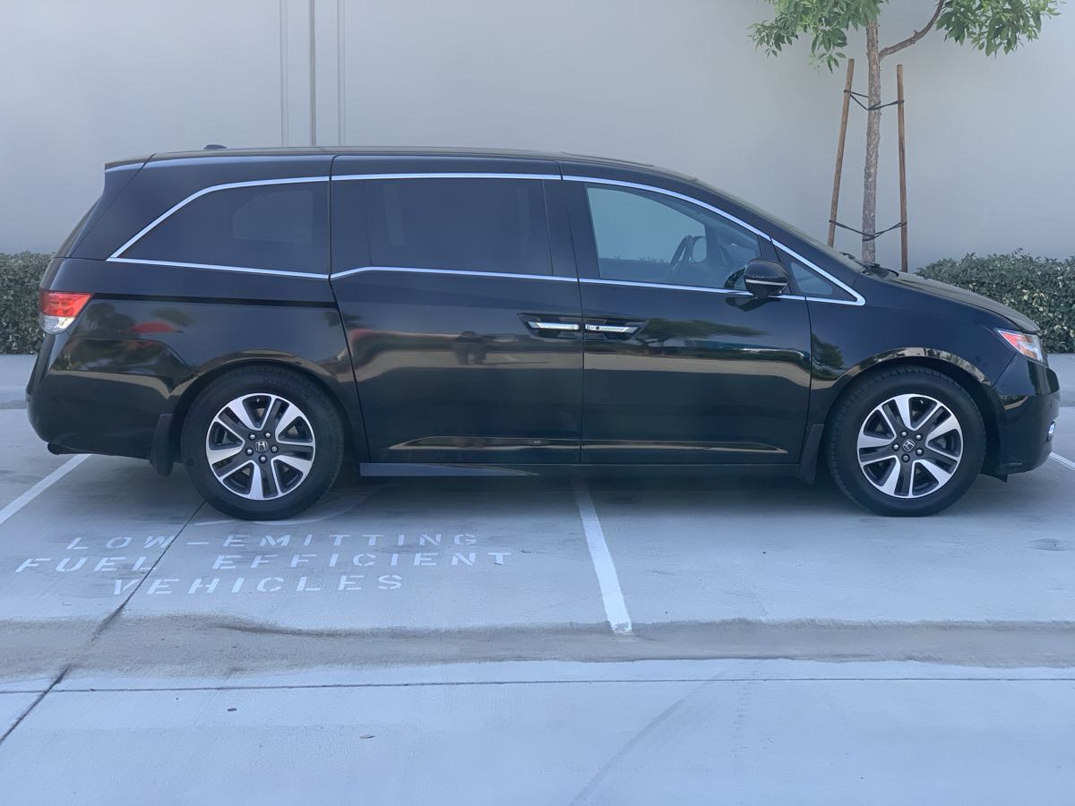 2014 Honda Odyssey Touring photo 4
