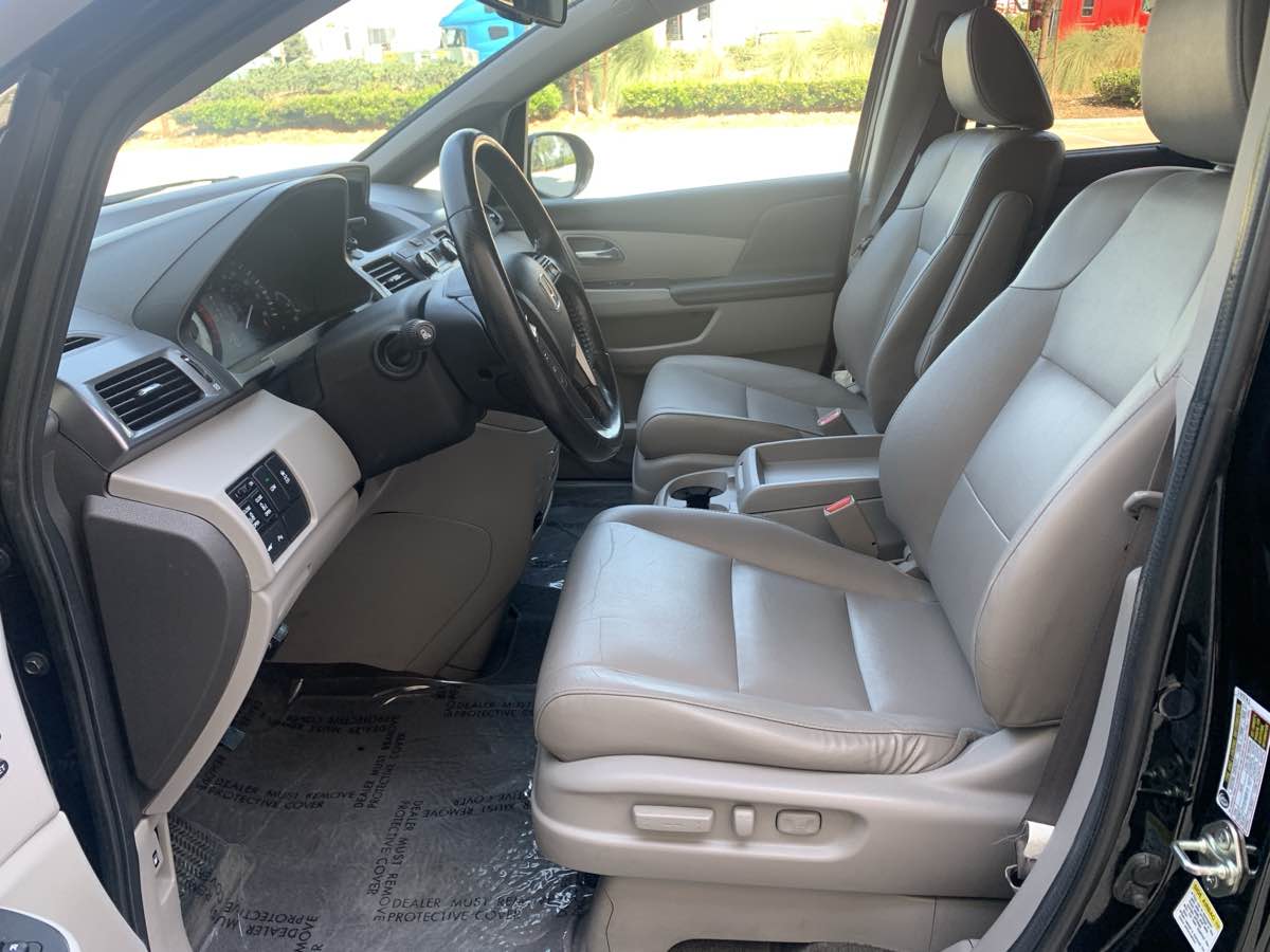 2014 Honda Odyssey Touring photo 11