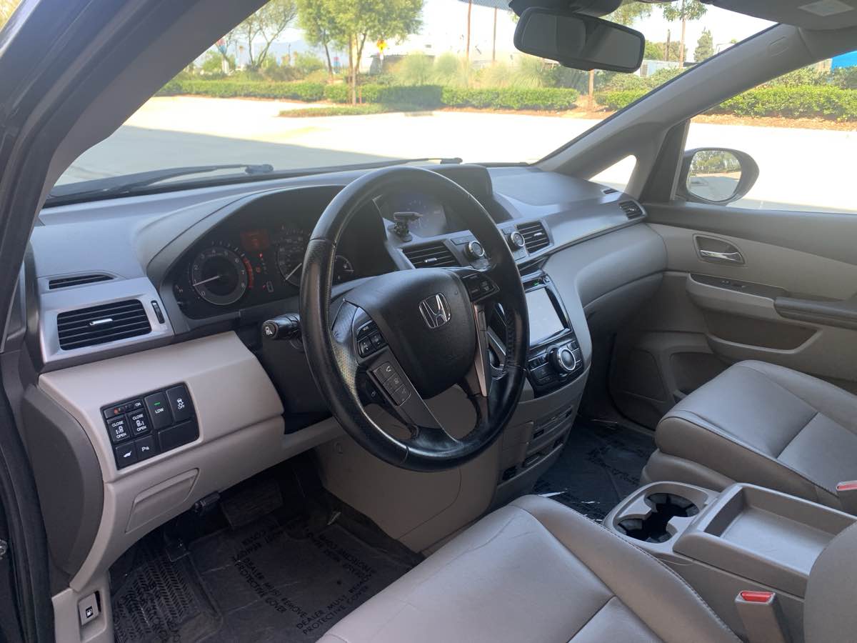 2014 Honda Odyssey Touring photo 13