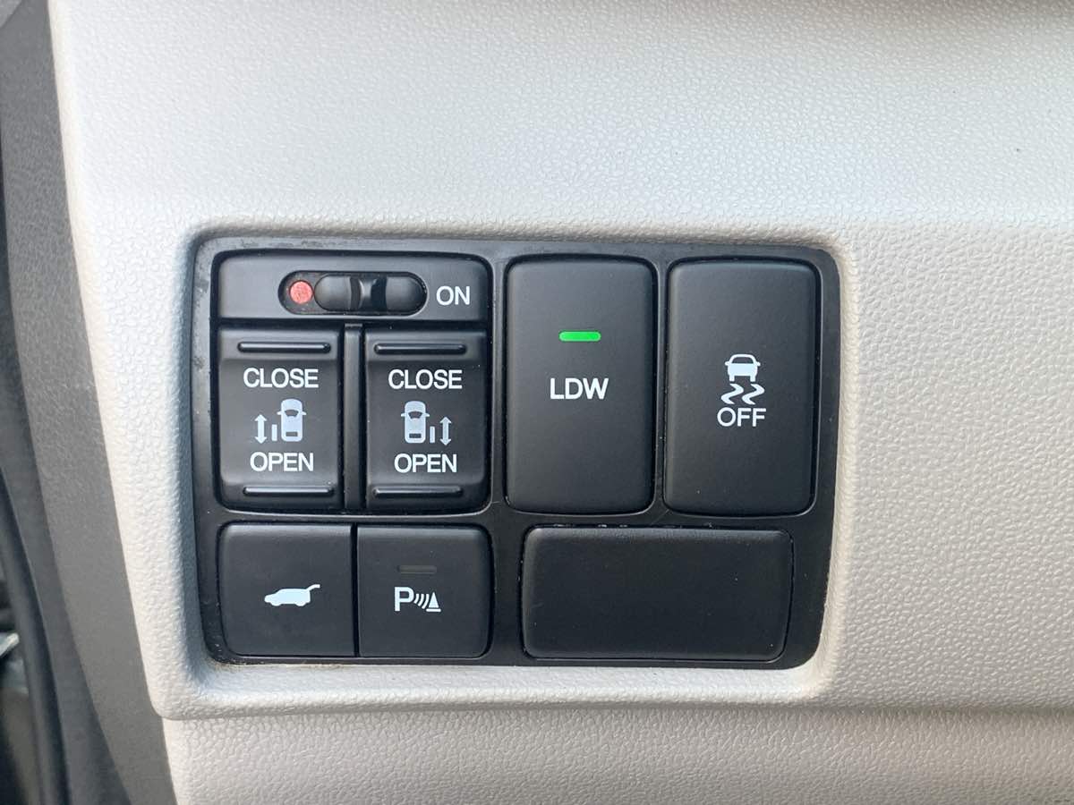 2014 Honda Odyssey Touring photo 14