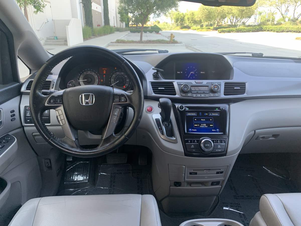 2014 Honda Odyssey Touring photo 22