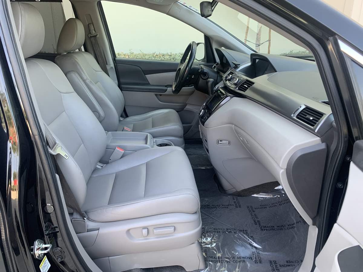 2014 Honda Odyssey Touring photo 28