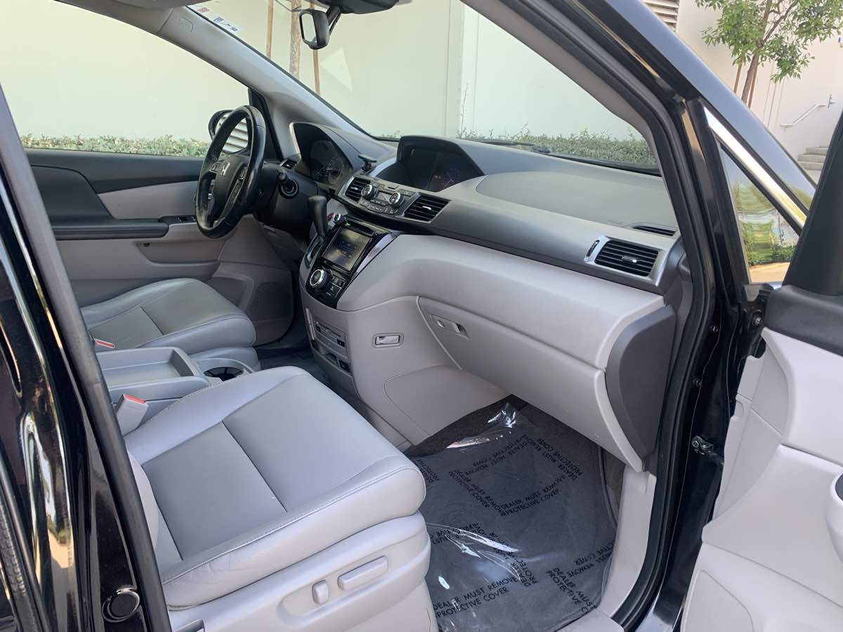 2014 Honda Odyssey Touring photo 29