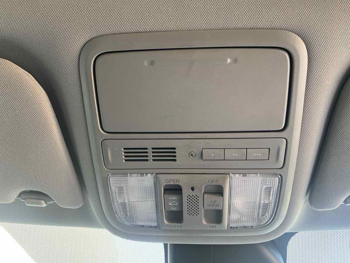 2014 Honda Odyssey Touring photo 30