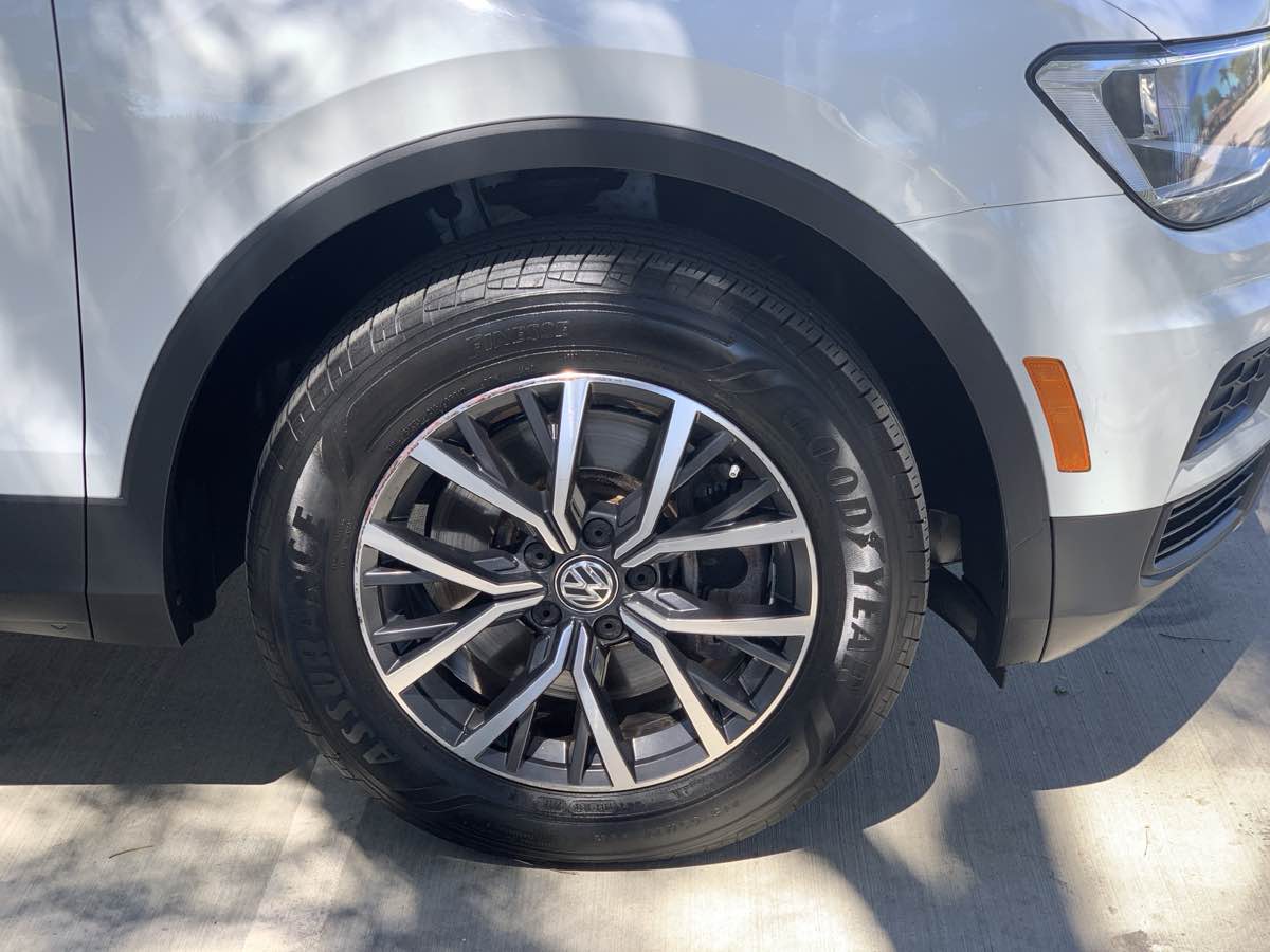 2020 Volkswagen Tiguan SE photo 8