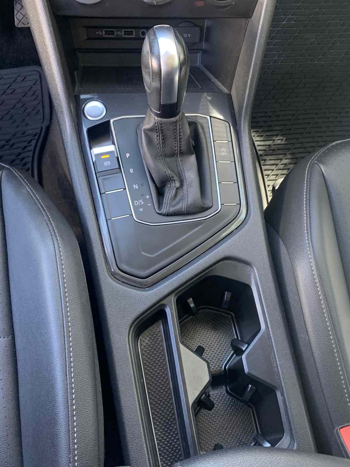 2020 Volkswagen Tiguan SE photo 16