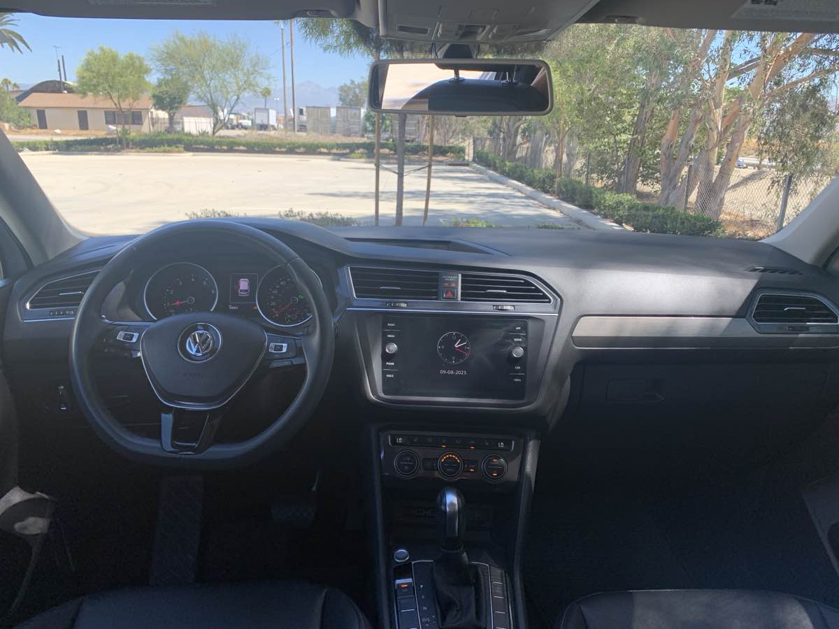 2020 Volkswagen Tiguan SE photo 18