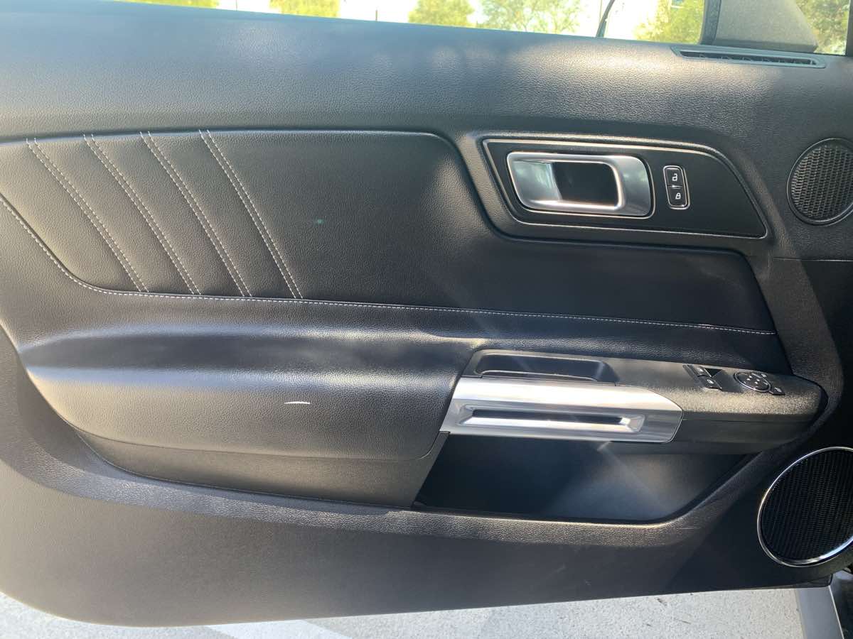 2021 Ford Mustang EcoBoost Premium photo 7