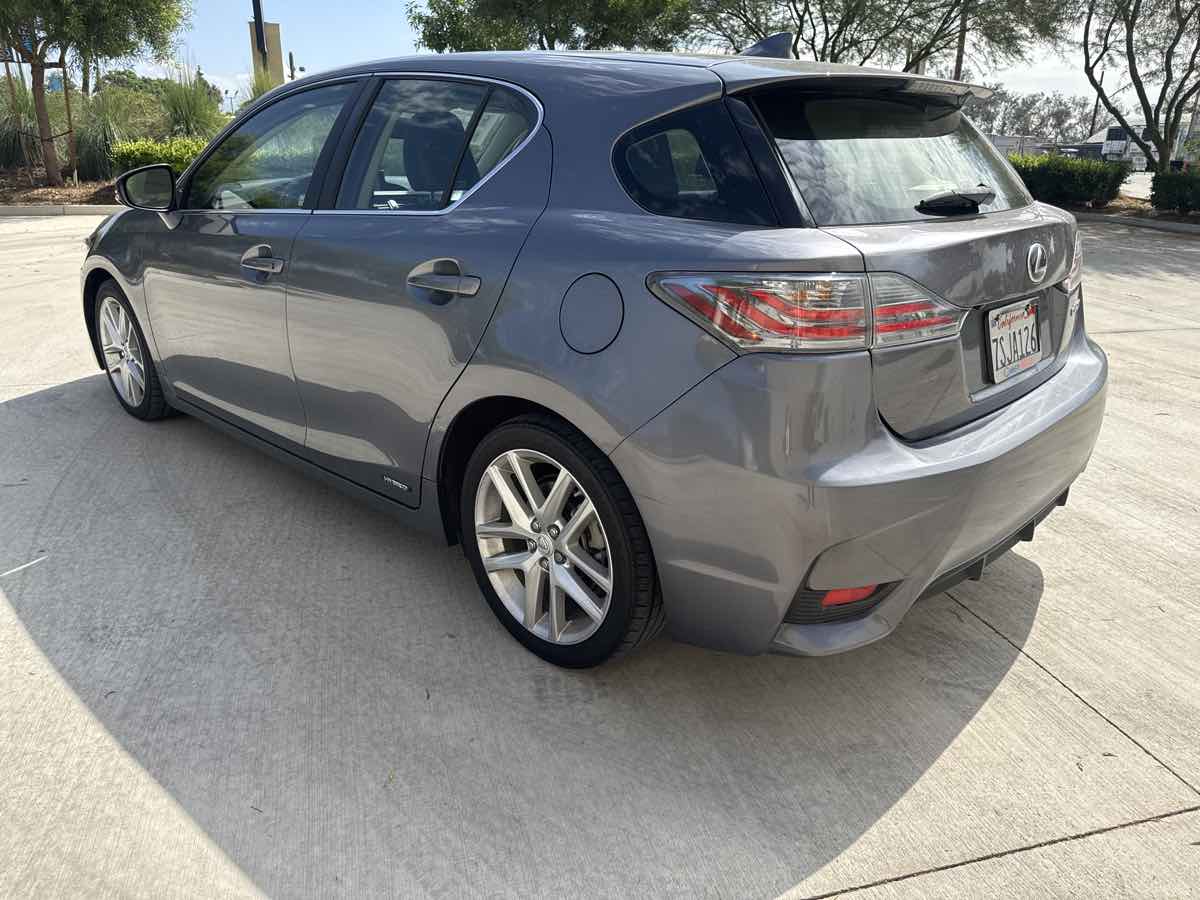 2016 Lexus CT 200h photo 3