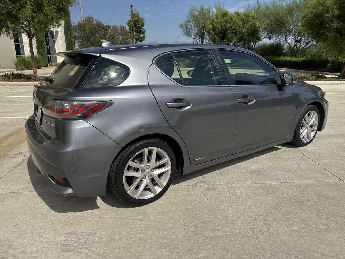 2016 Lexus CT 200h photo 5