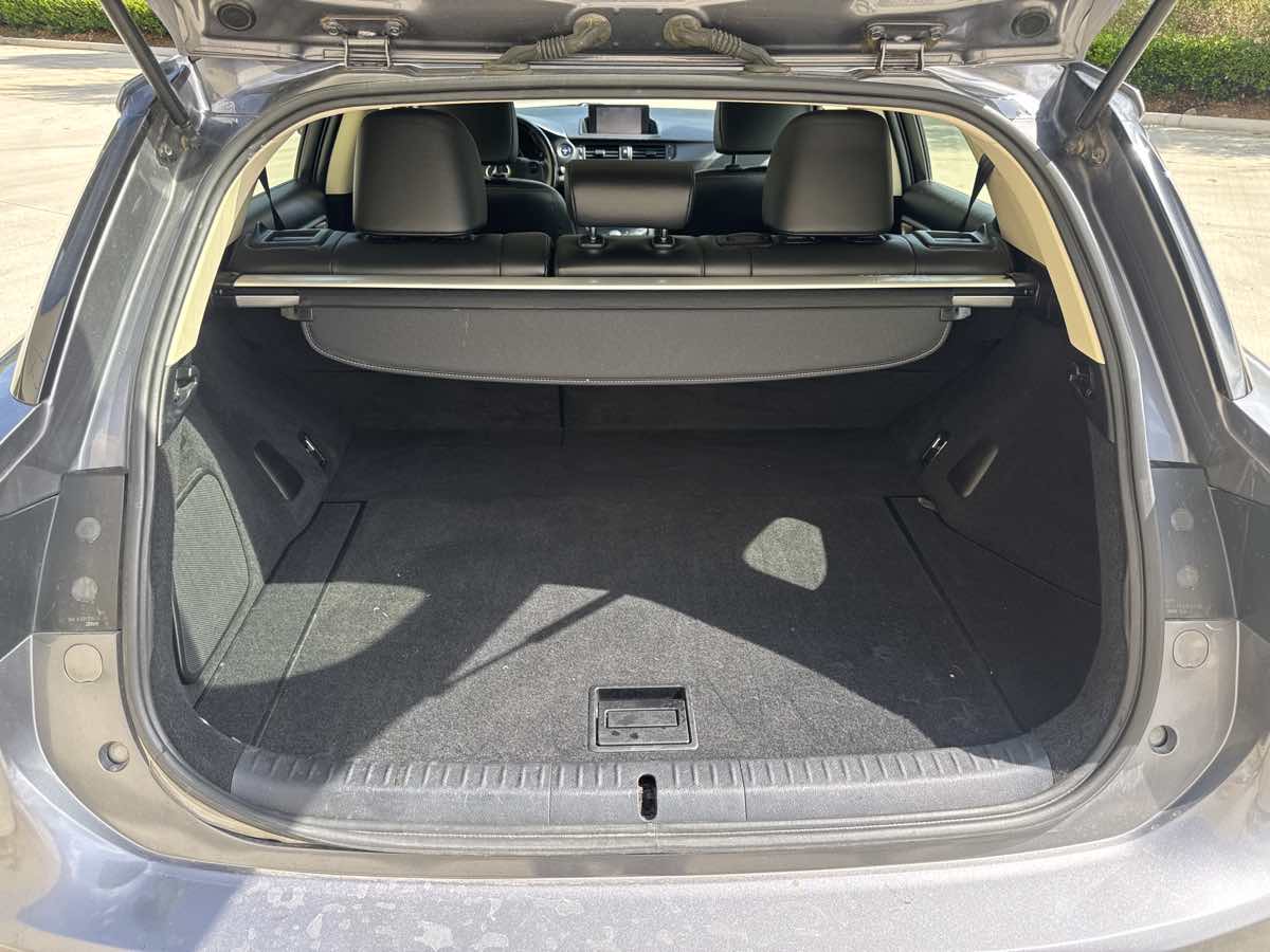 2016 Lexus CT 200h photo 11