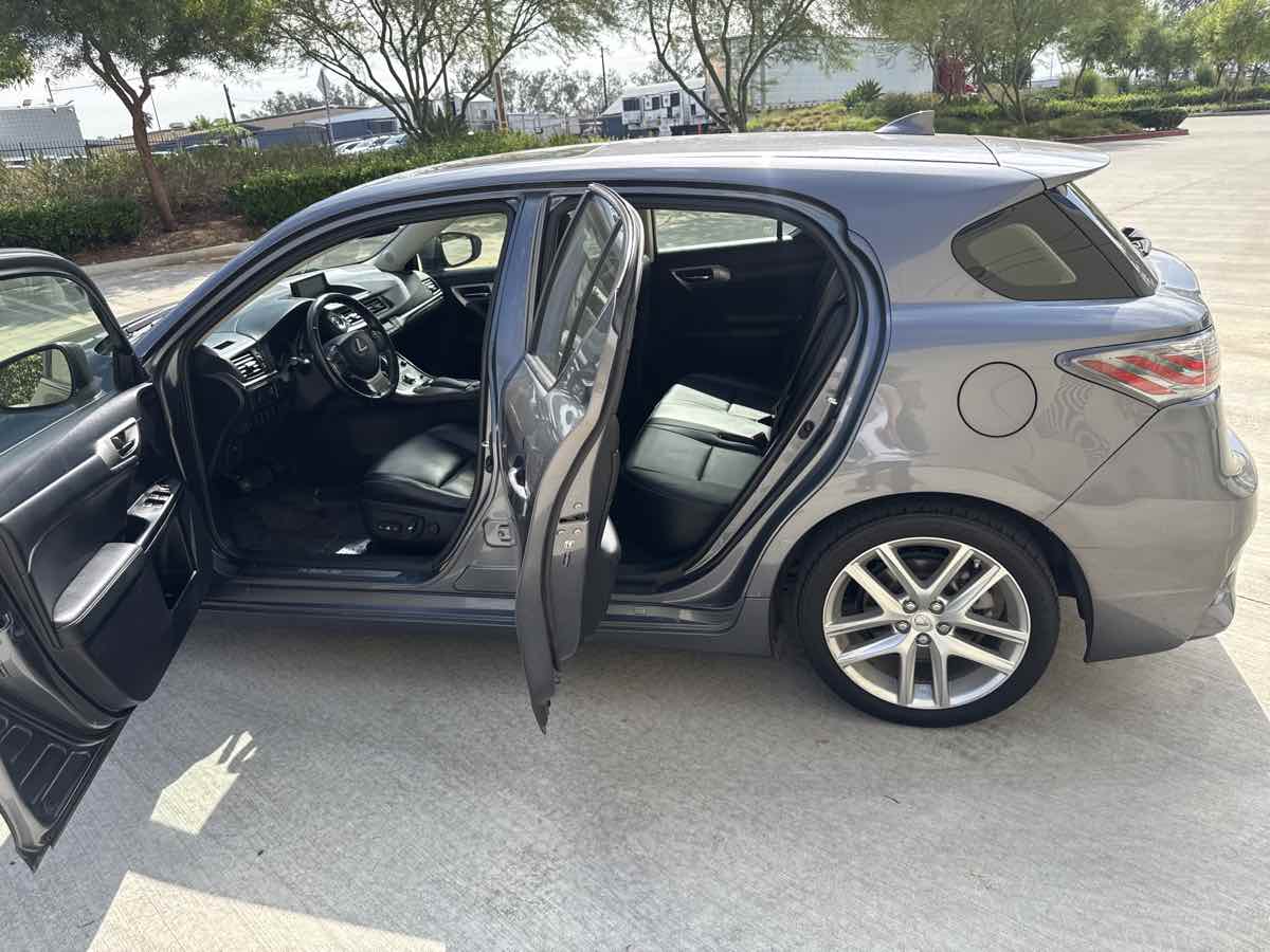 2016 Lexus CT 200h photo 12