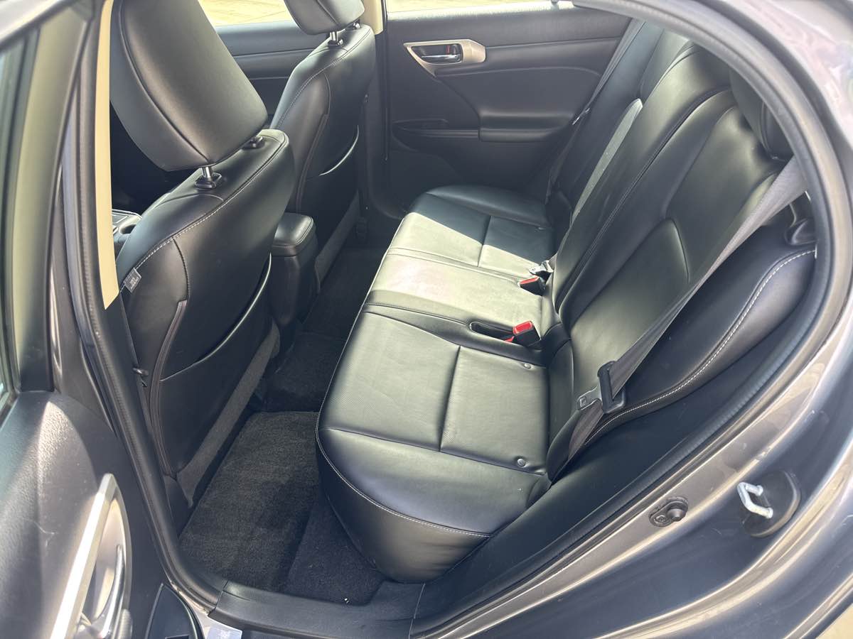 2016 Lexus CT 200h photo 13