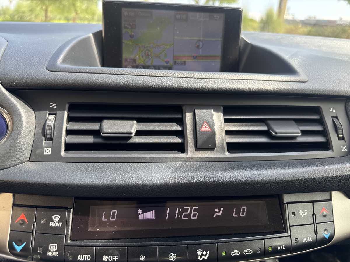 2016 Lexus CT 200h photo 17