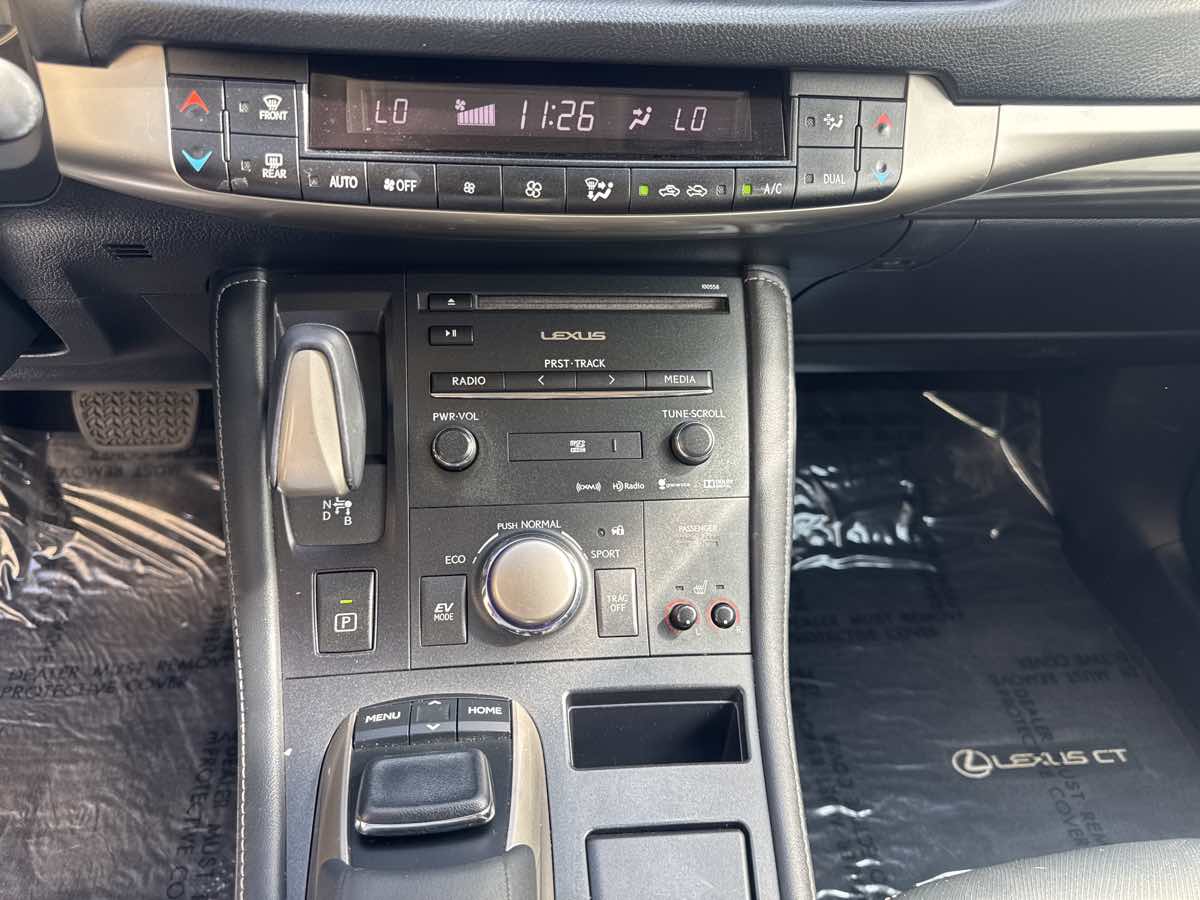 2016 Lexus CT 200h photo 18